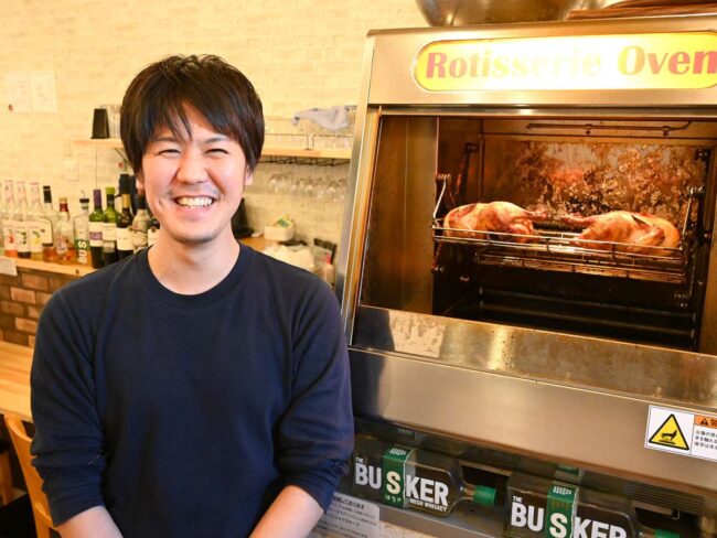 位於弘前的烤雞專賣店Frame與從橫濱搬來的店主一起慶祝開幕兩週年。