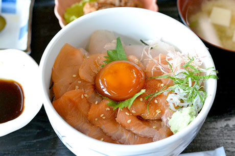 ข้าวแช่พื้นบ้านใช้ปลาผี " อิโตะ " ในอาโอโมริอาจิกาซาวะเป็นหัวข้อ