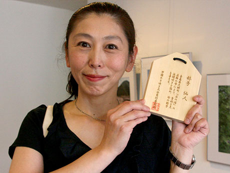 Kejohanan "Hora-buki Sennin" di Owani-cho, Aomori-Wanita yang membaca berita kreatif menang