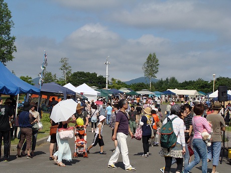 Aomori Prefecture's largest open-air craft market-147 sets of artists from all over Japan opened