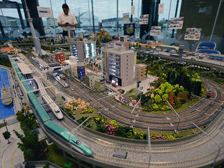 معرض نموذج القطار Diorama الذي أقيم في أوموري - أكبر معرض فردي