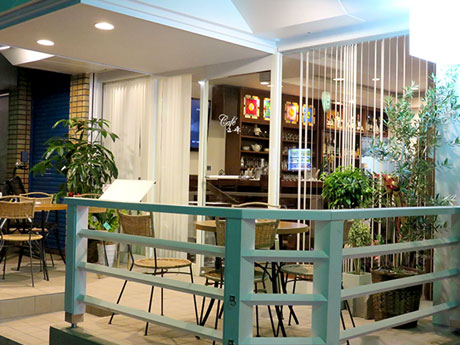 在弘前“ 山崎餐廳”旁邊，有一家新咖啡廳“神奇蘋果”咖哩等。