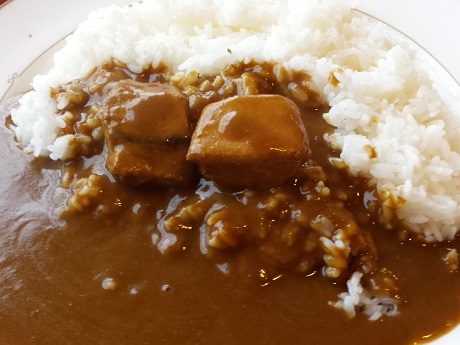 Lancement du curry de cornue à base de thon naturel de Fukaura, préfecture d'Aomori