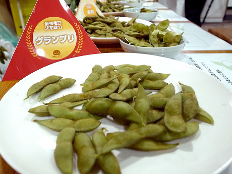 Aomori's edamame "hair beans" contest contestants will appear-to hold "the strongest hair beans decision game"