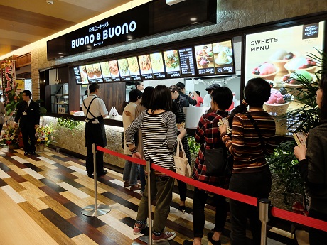Kedai pasta memasuki Hirosaki Hiroro-Hotel New Castle adalah kedai baru, berkembang sejak hari pertama
