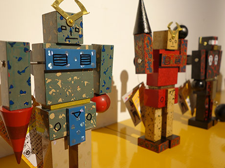 सीम स्टोरी के साथ आओमोरी-टॉक शो में त्सुगारु नूरी की "कोरजनई रोबो" प्रदर्शनी