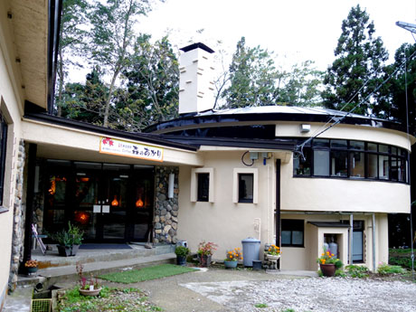 افتتاح "Mori no Akari" ، وهو نزل ينبوع ساخن بدون وجبات في أوموري وكوروشي-إيمينغ للمقيمين على المدى الطويل