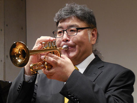 Le trompettiste en chef de l'Orchestre symphonique de la NHK, Yukihiro Sekiyama, concert à Hirosaki - deuxième co-vedette parent-enfant
