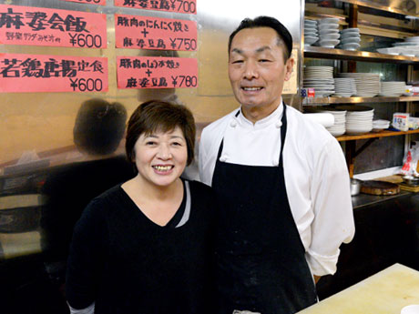 Restaurante chinês de Hirosaki, 65 anos de história - a aparência de um ex-aluno visitando de fora da prefeitura em um passeio de um dia