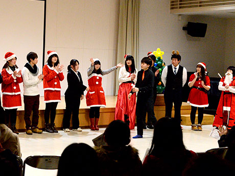 Конкурс «Мисс Санта» в Университете Хиросаки-7 человек приняли решение, решило первое Гран-при