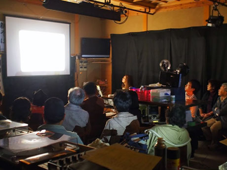 "Home Movie Day" sa Hirosaki-Pakikipag-usap tungkol sa mga alaala sa screening ng pelikula
