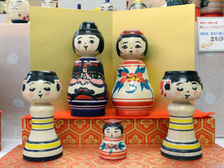 "Exposição Hina Kokeshi" em Aomori e Kuroishi com o tema das bonecas Hina - Exibe as obras de 60 artesãos tradicionais de 11 sistemas em todo o país