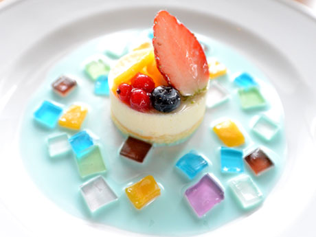 Special dessert "Blue Time" is extended in Hirosaki City-with the theme of stained glass