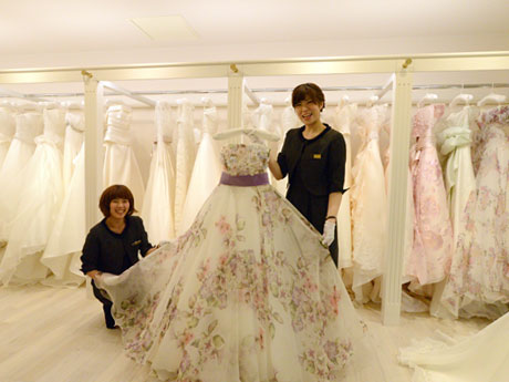 Desfile de vestidos de noiva em Hirosaki, roupas japonesas centradas na seda