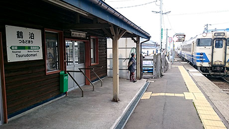 आओमोरी प्रान्त में त्सुरुदोमरी स्टेशन एक मानव रहित स्टेशन बन गया है, जो निवासियों से खेद की आवाज है