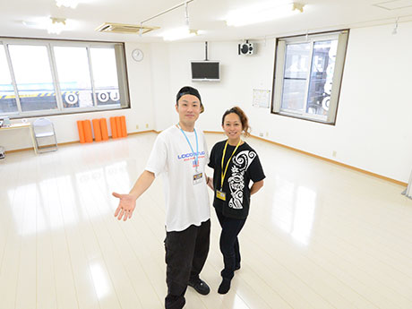 Culture school opened in front of Hirosaki station as a couple 5 courses including Tahitian