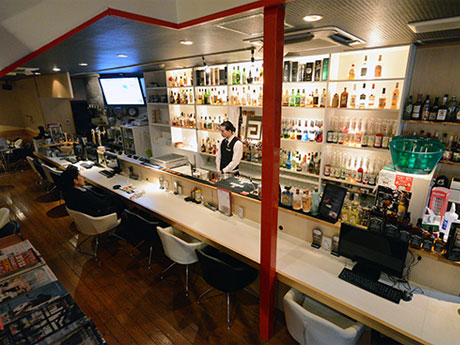 O café-bar "aj" de Hirosaki é o menu de agradecimento do uniforme de 390 ienes do 4º aniversário