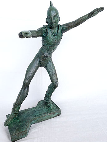 Escultura de bronze fiel do herói "fantasma" de efeitos especiais em Aomori. O preço é de 470.000 ienes