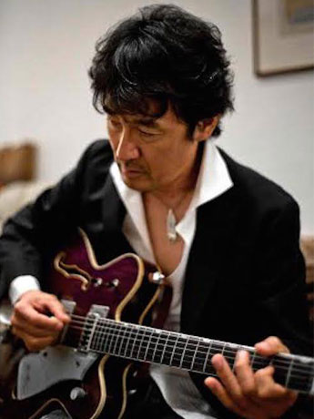 Solo solo Hiroshi Yamaguchi dalam lawatan solo Hirosaki di 50 lokasi di seluruh negara pada ulang tahun ke-50
