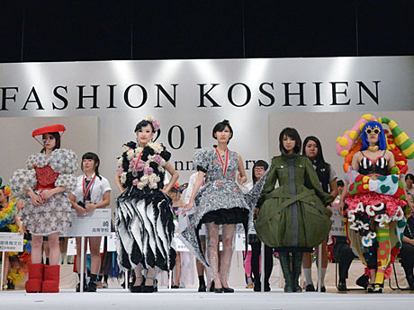 "Fashion Koshien" sa Hirosaki Noong nakaraang taon ang pagpahiya ng niyebe sa Tokyo kinatawan ng kampeonato