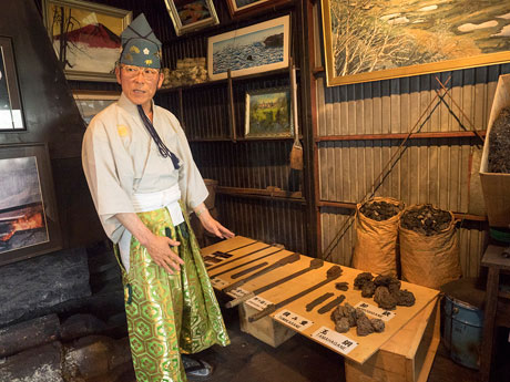 O único passeio de ferreiro e espadachim da Prefeitura de Aomori é popular, especialmente para mulheres jovens