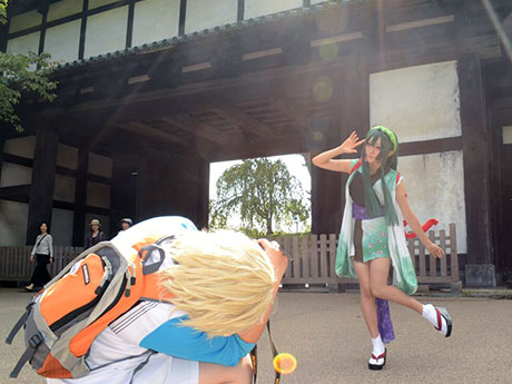 Evento de cosplay en Hirosaki Park Los cosplayers también participan en la estructura del Castillo de Hirosaki