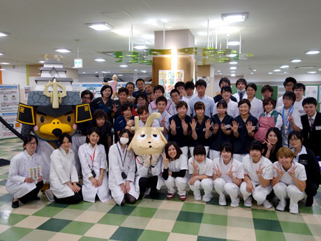 "Exposition médicale" à l'Université de Hirosaki Organisée par des étudiants en médecine actifs, sous le thème "Echange avec les résidents locaux"