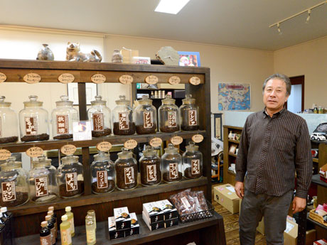 Coffee beans and pottery shop "Mamejin" 10th anniversary Store manager from outside the prefecture "The connection with people is the charm of Hirosaki"