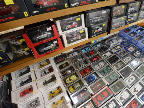 Ярмарка хобби Ebro, 1000 мини-машин из смолы в одном месте в книжном магазине Hirosaki
