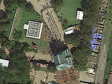 히로사키 성 100 년에 한 번 역사적인 순간이 구글 맵에 "曳屋"상공에서