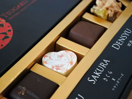 弘前糕點店出售“ Tsugaru shokoro”與五種津輕特色產品的合作