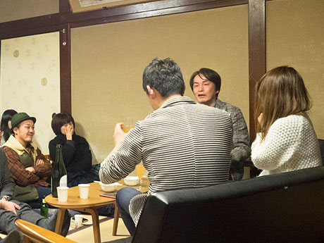 हिरोसाकी में ई-मेल समाचार पत्र "कुशजिरी बिजिन" की सार्वजनिक रिकॉर्डिंग महिलाओं ने इरा इशिदा और अन्य लोगों के साथ प्यार के बारे में बात की