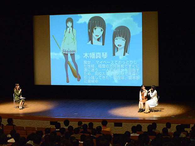 برنامج حواري مع ممثلين صوتيين بارزين في العرض المسبق لفيلم "Flying Witch" في Hirosaki
