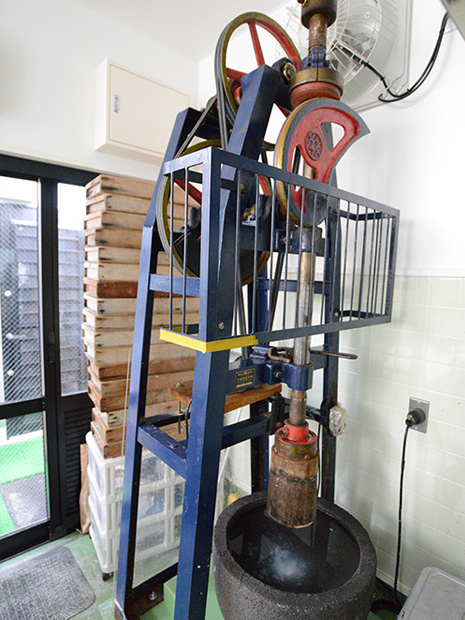 히로사키의 전통 떡 가게가 휴업 "선대의 맛"재현하는 떡방아 기계 고장, 유력 정보 구함