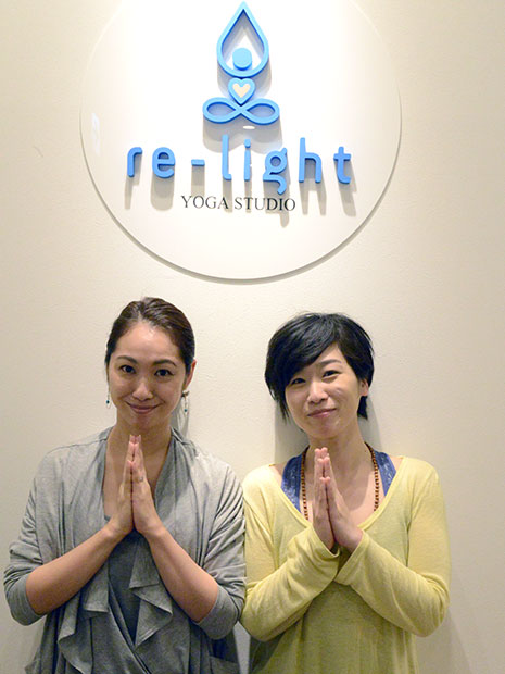 Студия, специализирующаяся на йоге у сестер Хиросаки, которые любили йогу, работают инструкторами.
