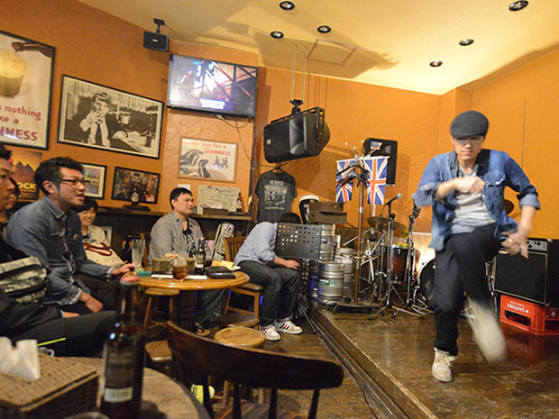 Sự kiện có sự tham gia "Open Mike" tại Hirosaki Pub Tạo một nơi mà bạn có thể tự do thông báo