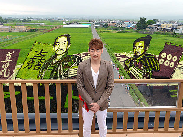 Koji Yamamoto declara a melhor época para ver a arte do arroz em casca "Sanada Maru" em Inakadate, Aomori