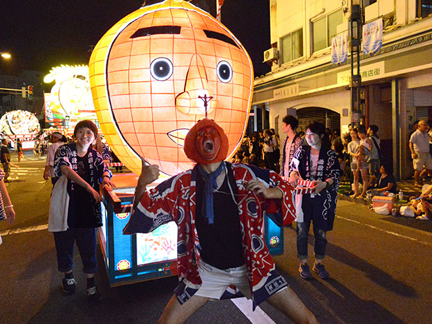 "Apple candy man" ang gumawa ng Neputa sa Hirosaki Paggamit ng crowdfunding