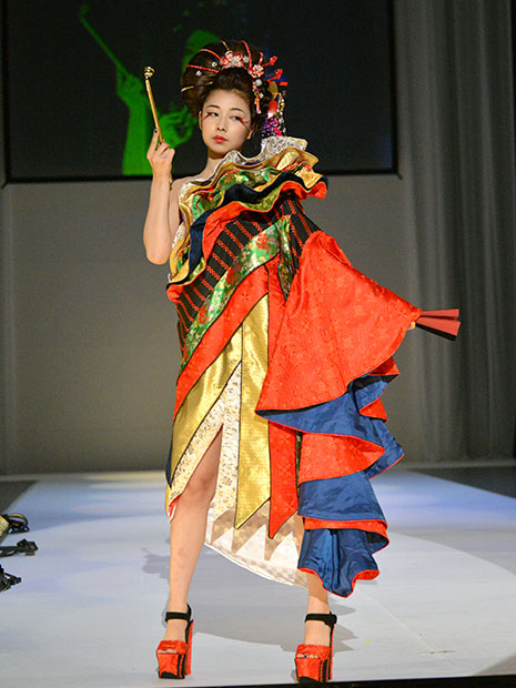 "Fashion Koshien" in Hirosaki Japanese modern Oiran, works expressing ripples, etc.