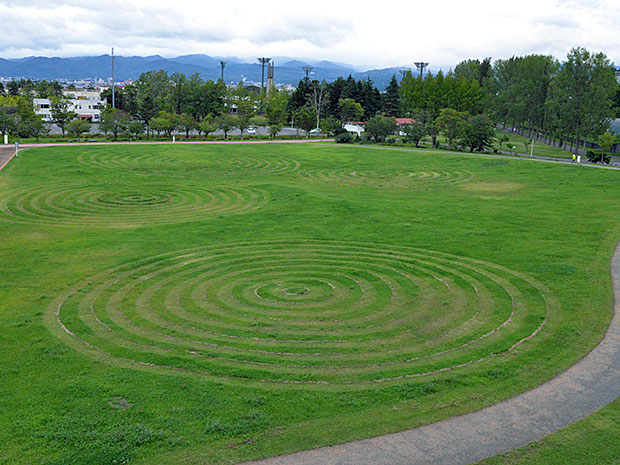 "Crop Circle" no Aomori Museum of Art Produzido por aposentados locais
