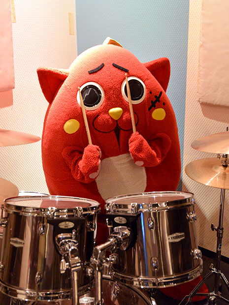 Aomori Yuru Character "Nyango Star" who plays drums