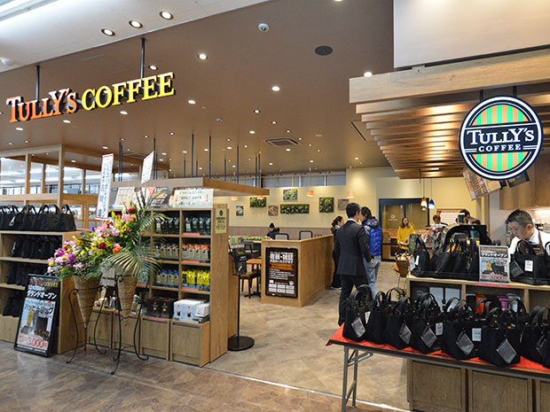 Первый магазин «Tully's Coffee» в стиле Hirosaki Book cafe с TSUTAYA.