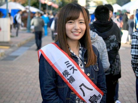 हिरोसाकी की वार्षिक पीवी प्रथम स्थान "मिस हिरोसाकी" राइस फील्ड आर्ट, सुपर मून आदि है।