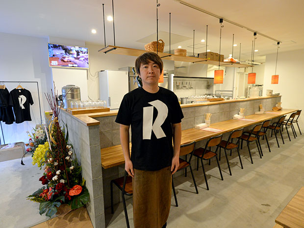 Магазин Hirosaki ramen "Rcamp" переехал, чтобы открыться впервые за 4 месяца.