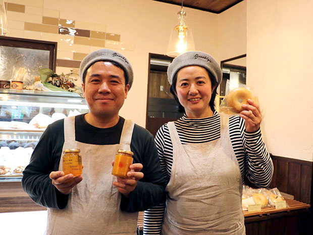 A loja de bagels Aomori / Namioka "Pommiel" foi realocada. O marido da equipe de cooperação também cooperou