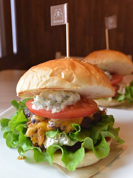 Kedai hamburger Hirosaki "Dubois" berpindah Melekat ke daging lembu Aomori