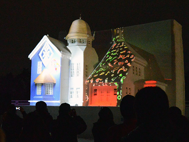 There is also a mechanism to play with the projection mapping character that collaborated with the animation in Hirosaki.
