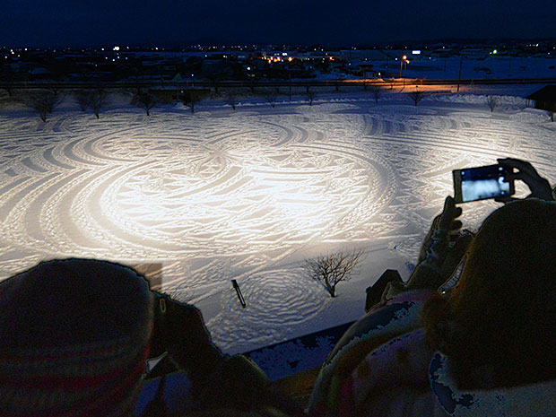 A arte do campo de arroz de inverno de Aomori, iluminou mais de 3000 visitantes por dia