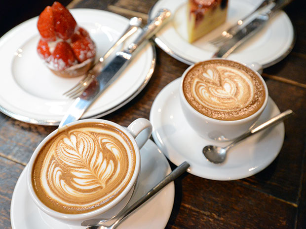 Бариста магазина сладостей в Хиросаки, план поддержки участия в турнире latte art world