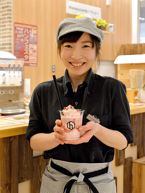 Магазин сладостей Хиросаки предлагает удивительные смузи Создавая возможность насладиться восхитительными коктейлями.